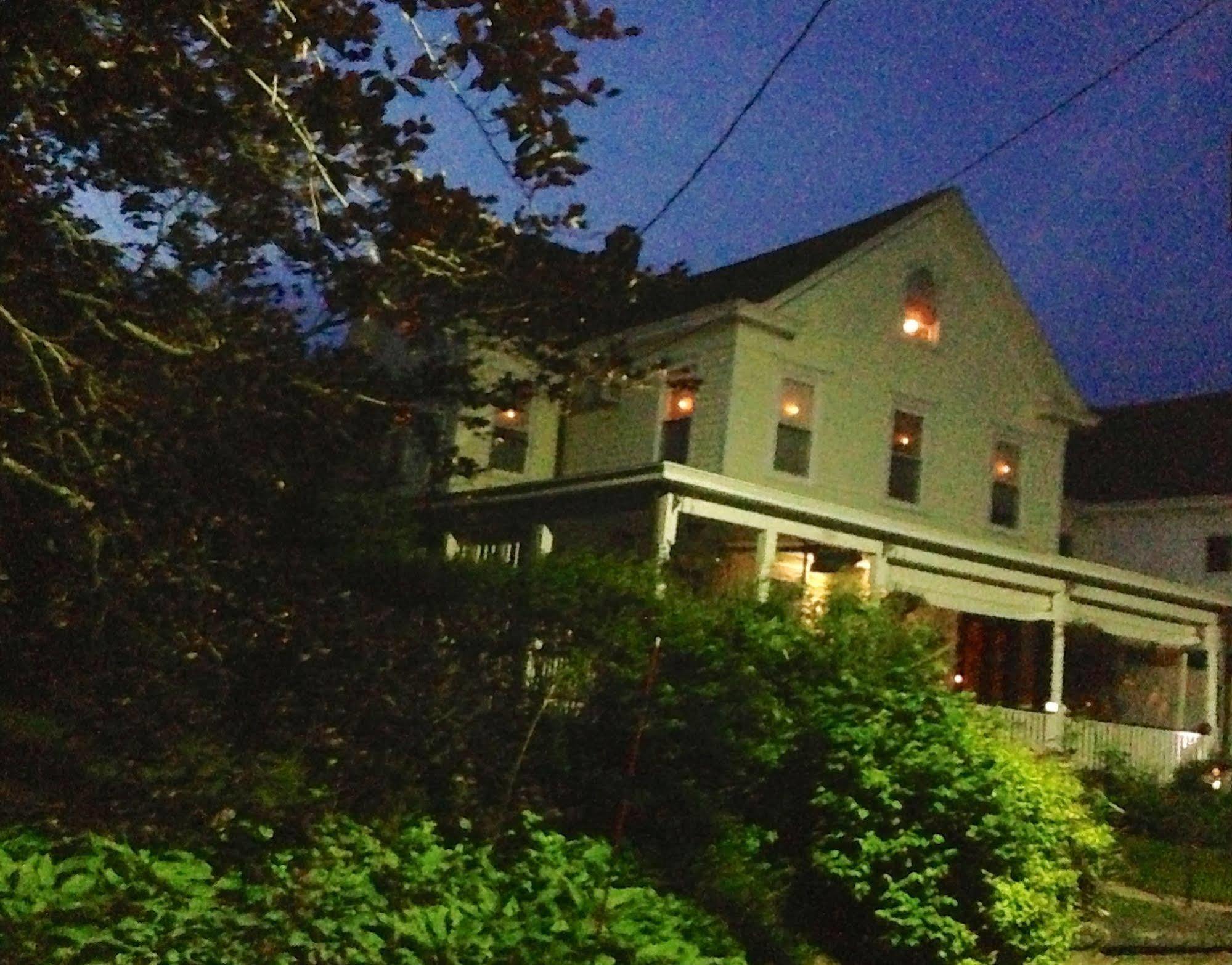 The Stirling House Waterfront Inn 그린포트 외부 사진